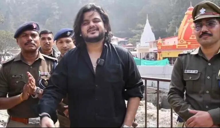 कैंची धाम पहुंचे सुप्रसिद्ध गायक विशाल मिश्रा: बाबा नीब करौरी का लिया आशीर्वाद; पुलिसकर्मियों के लिए गाया— 'संदेशे आते हैं...